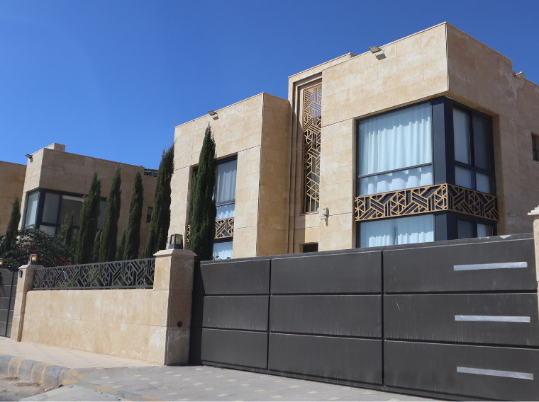 Build your house in a distinctive community